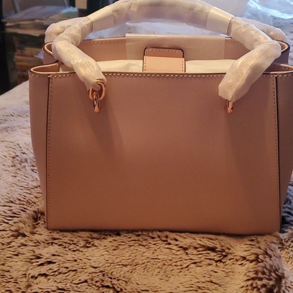 Michael Kors Handbags - Michael Kors Purses